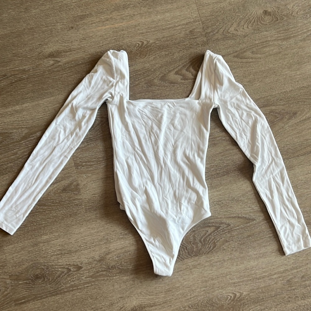 Aritizia white XS Babaton body suit